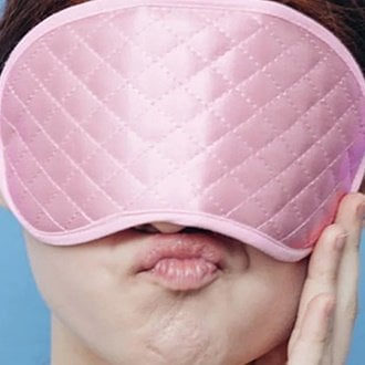 TRATAMENTO PARA A ACNE: O SONO DA BELEZA PODE MELHORAR UMA PELE COM TENDÊNCIA A MANCHAS?